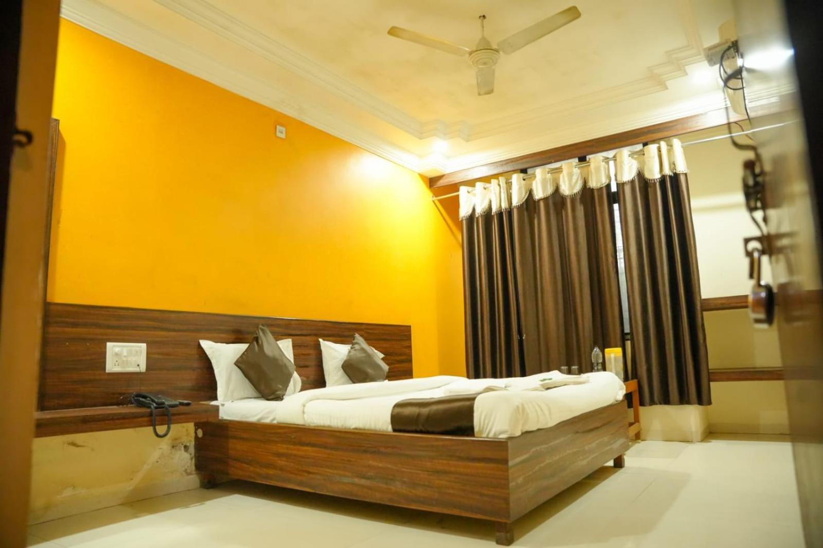 Hotel Sachidanand Ширди Экстерьер фото