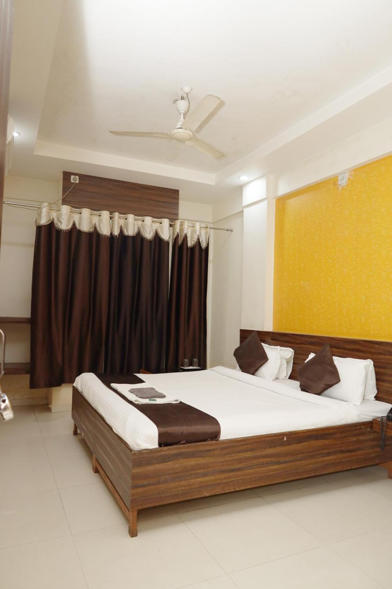 Hotel Sachidanand Ширди Экстерьер фото