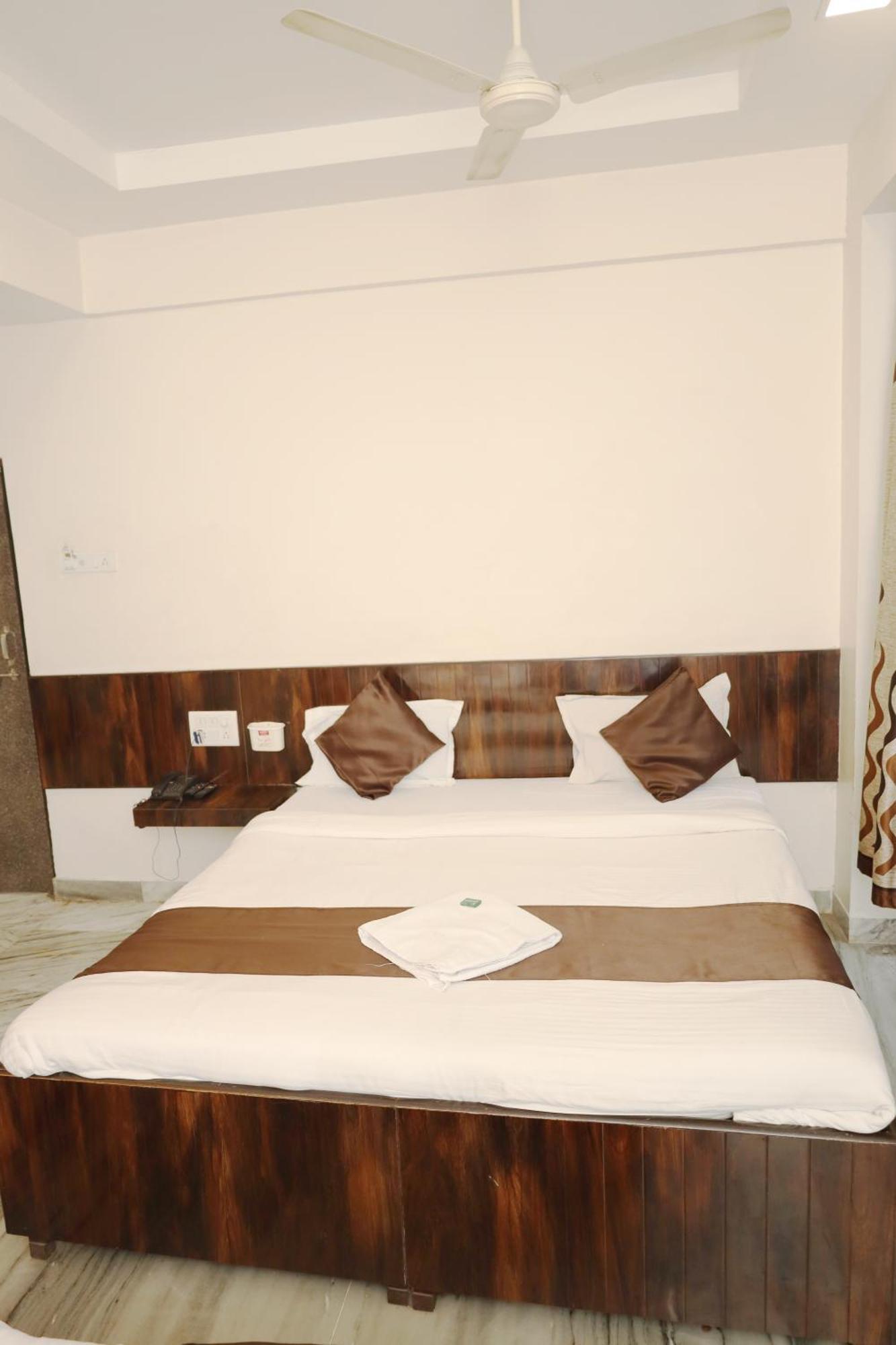 Hotel Sachidanand Ширди Экстерьер фото