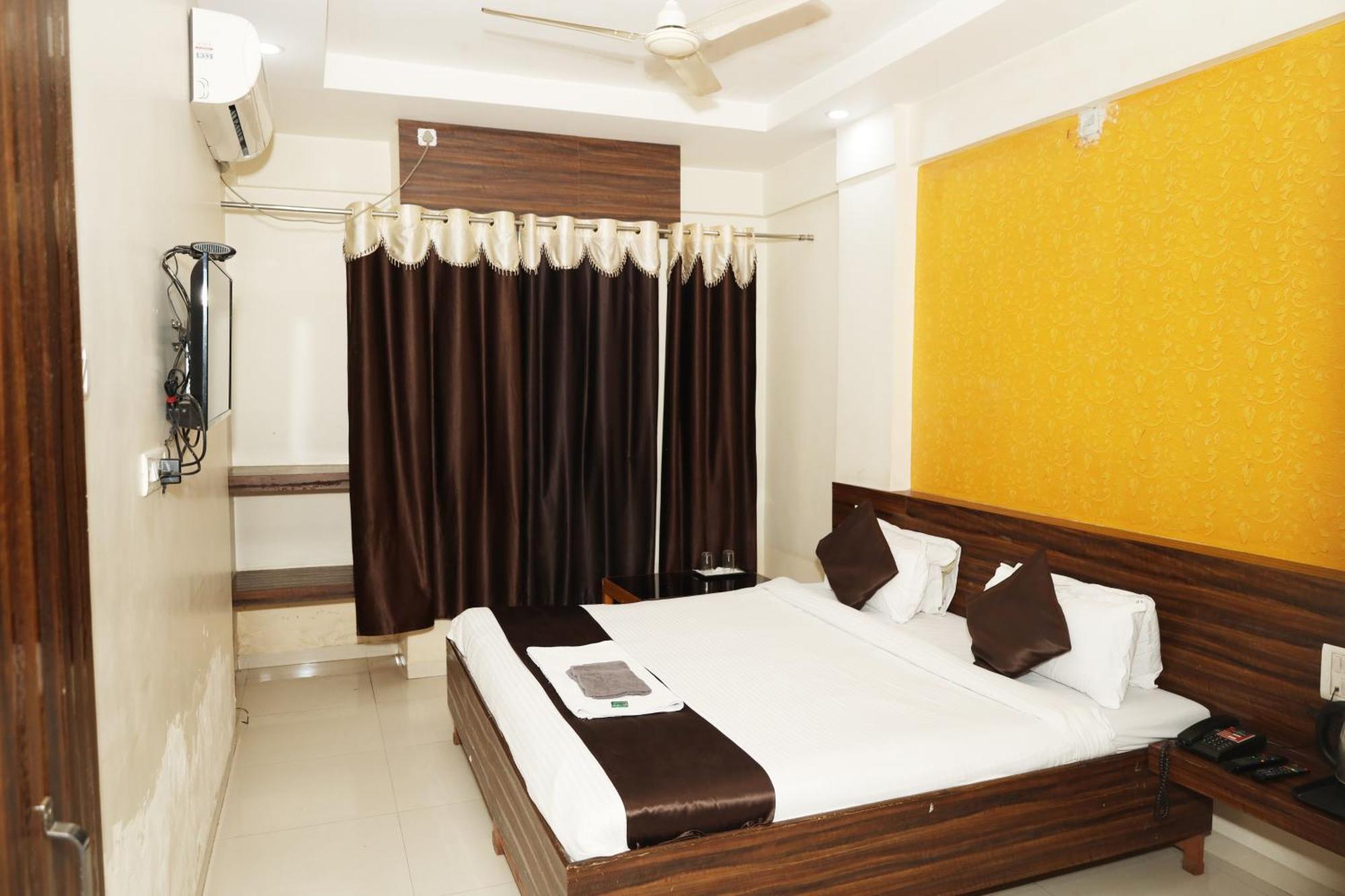 Hotel Sachidanand Ширди Экстерьер фото